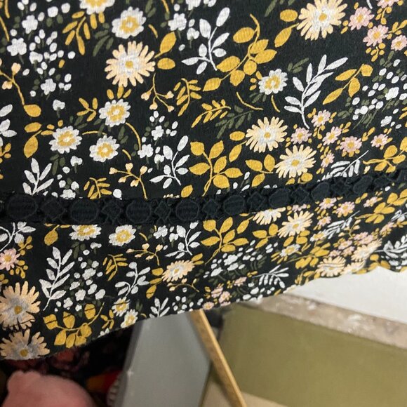 Lucky Brand Size Large Dark Ditzy Floral Tank Top Inlet Lace Black Boho Prairie - Picture 3 of 6